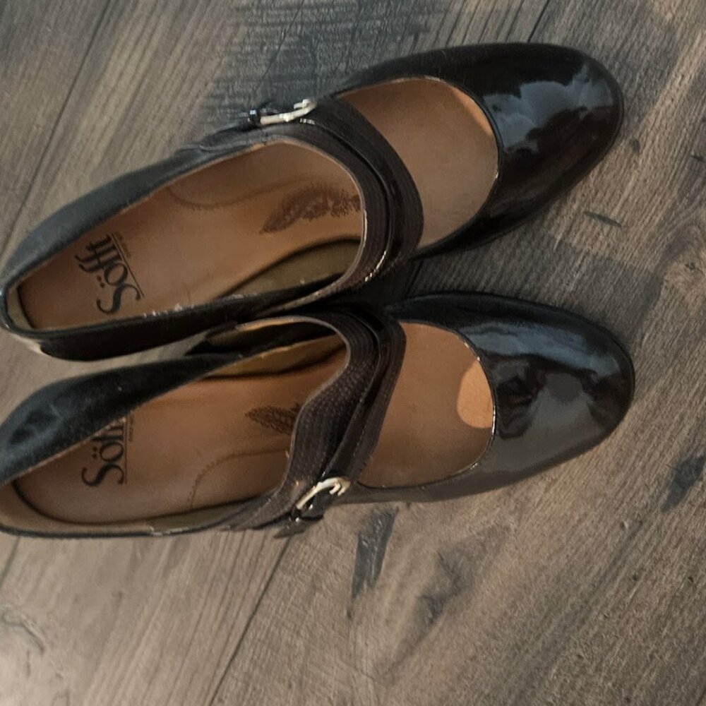NWOT Sofft Brown Patent Leather Mary Janes - Size 10